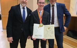 Podwójny laureat (4)